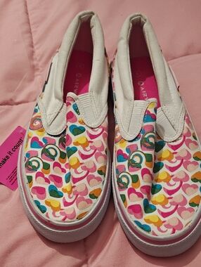 Kids Slip-On Canvas Shoes with Multicolor Heart Print